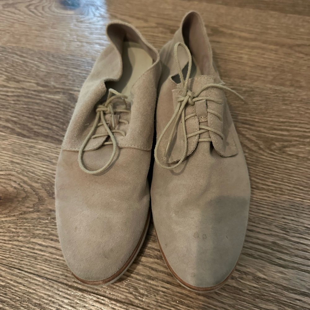 Nisolo Women’s Tan Suede Shoes